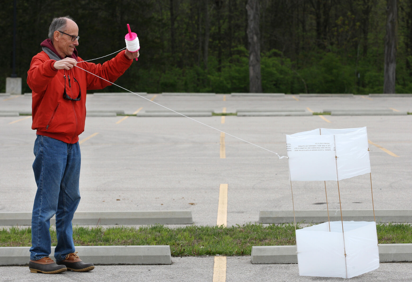 Rus Panza attempts fly his kite
